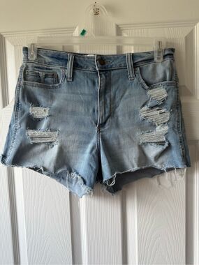 Hollister Women's Size 10 Curvy Lightwash Ultra High-Rise Mom Short 3 Inch Distr